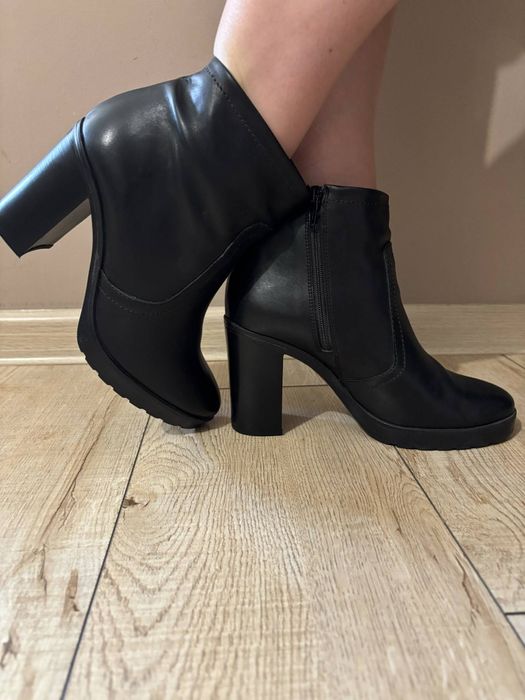 Дамски боти с ток