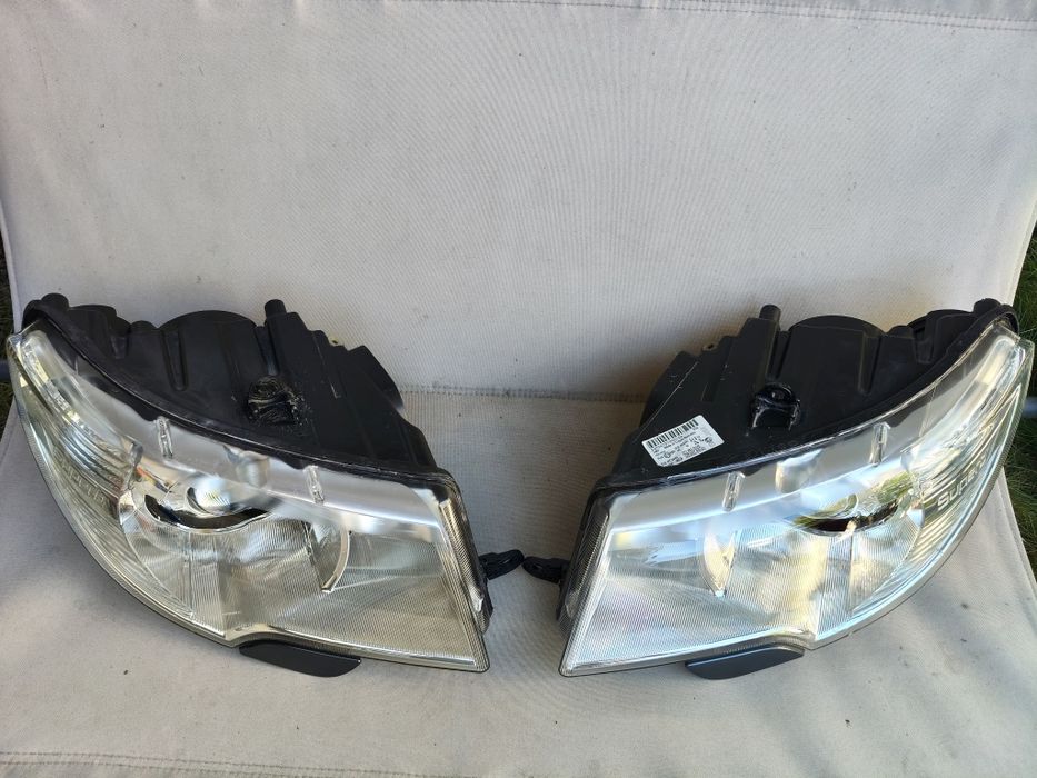 Far Faruri bi xenon adaptiv Skoda superb 2