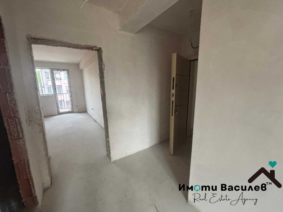 Продава се Двустаен апартамент в София, Център - 61 кв.м за 1355 €/кв.м - Снимка #2