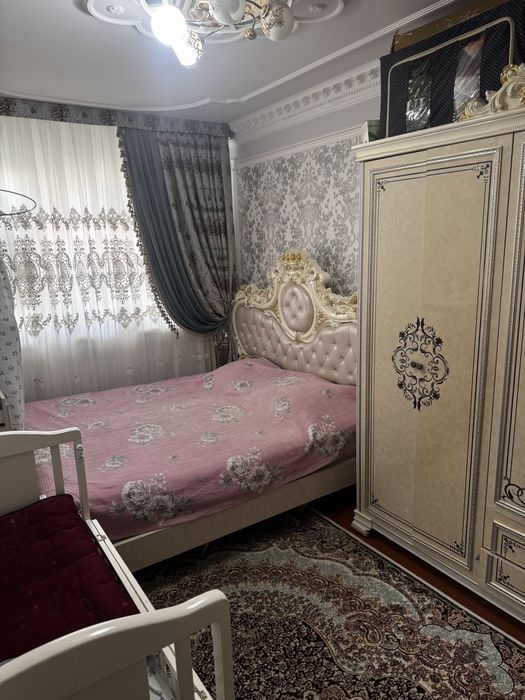 Oybek metro 4 xonali uy.