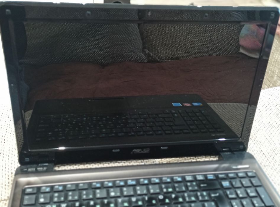 Лаптоп Asus x52j