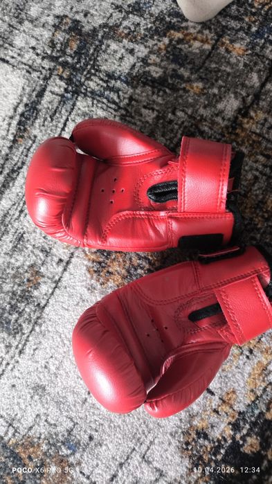 Боксёрская груша и перчатки. Перчатки на 5-7 лет