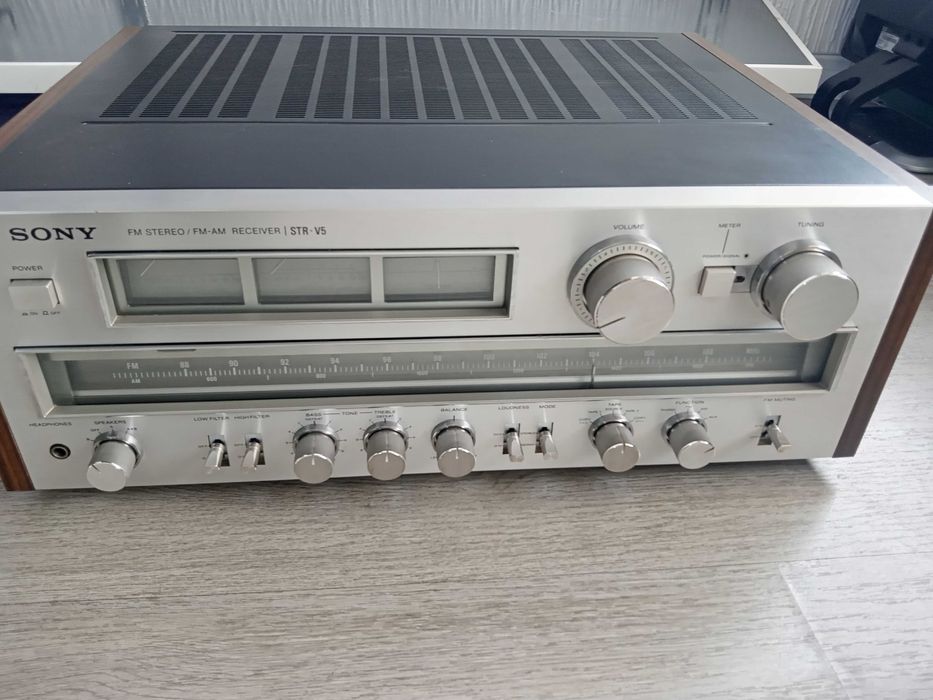 Продавам SONY STR V5