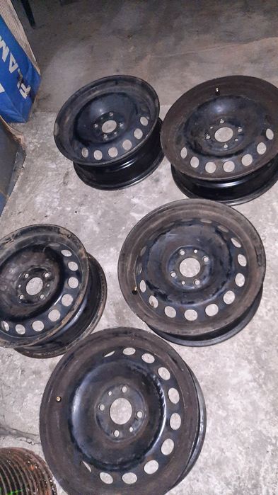 Vind 5 jante tablă R 14 Fiat  Punto