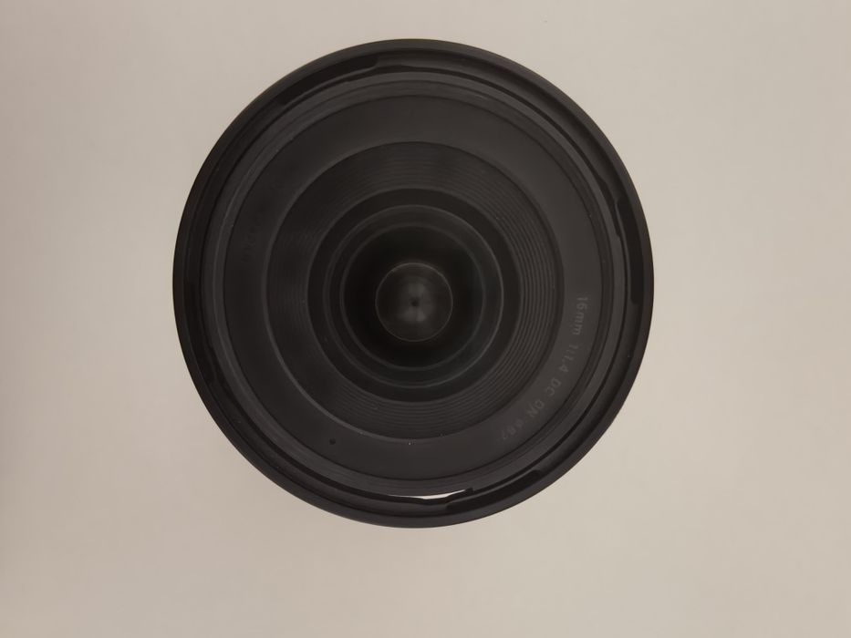 Sigma 16mm f 1.4 (apentru Sony)