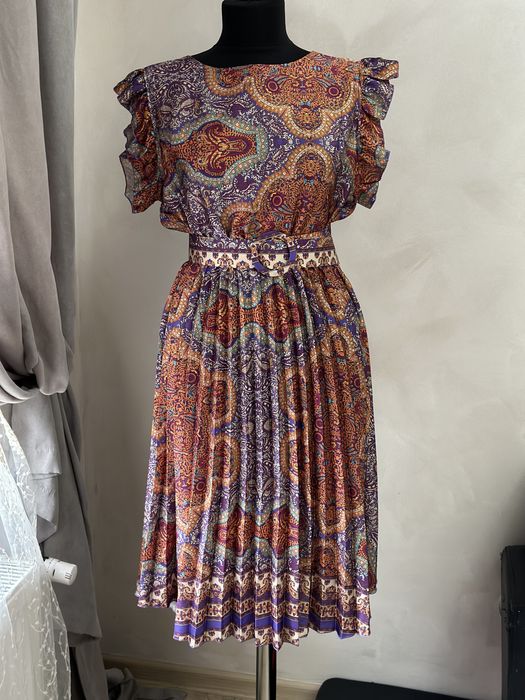 Rochie colorata cu gulerașe