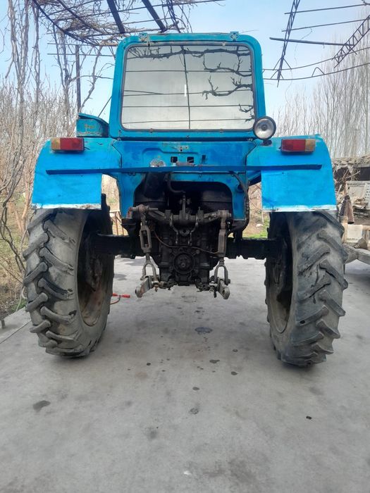 MTZ80X sotiladi.