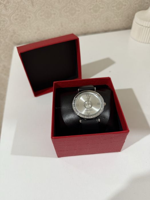Продам новые часы Pandora.