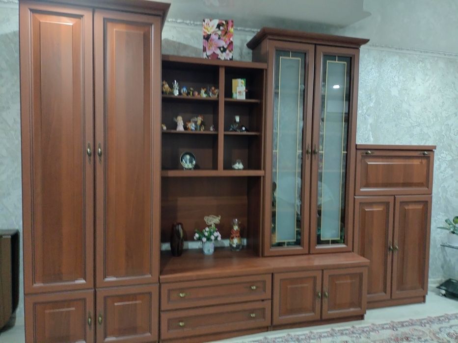 Продам стенку и диван