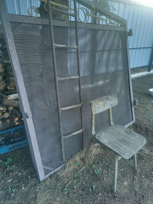 Дачный душ, ворота распашные