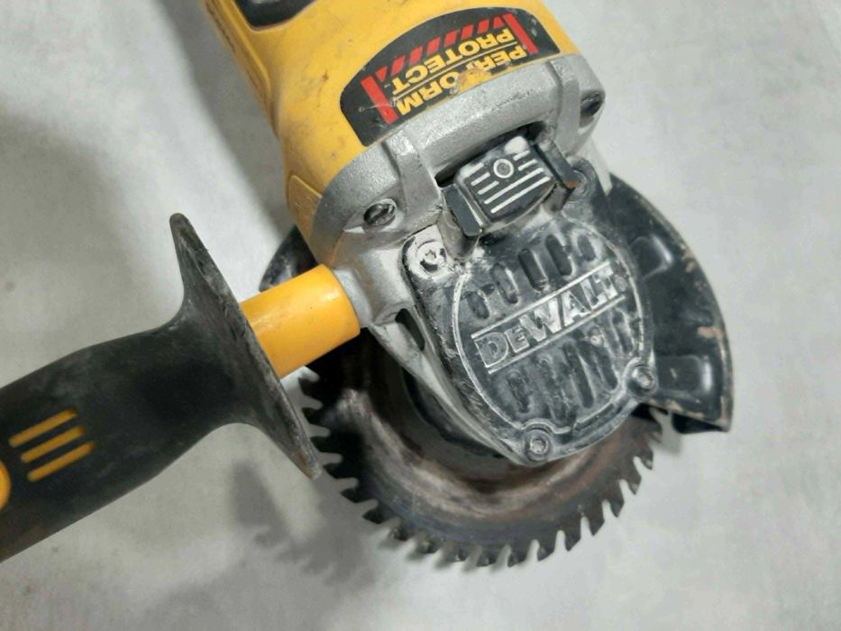 Акумулаторен безчетков ъглошлайф Dewalt DCG405 + батерия 5.0Ah