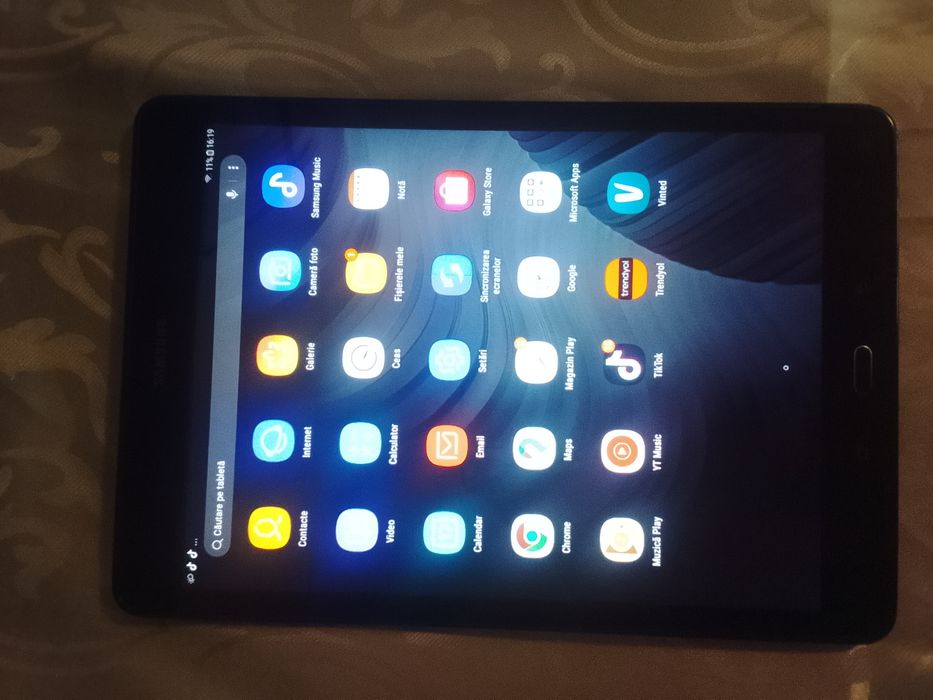 Vând tableta Samsung Galaxy Tab A