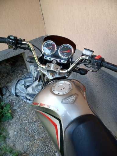Motocicletă FIRST BIKE MEGA 150cc – stare bună, consum redus