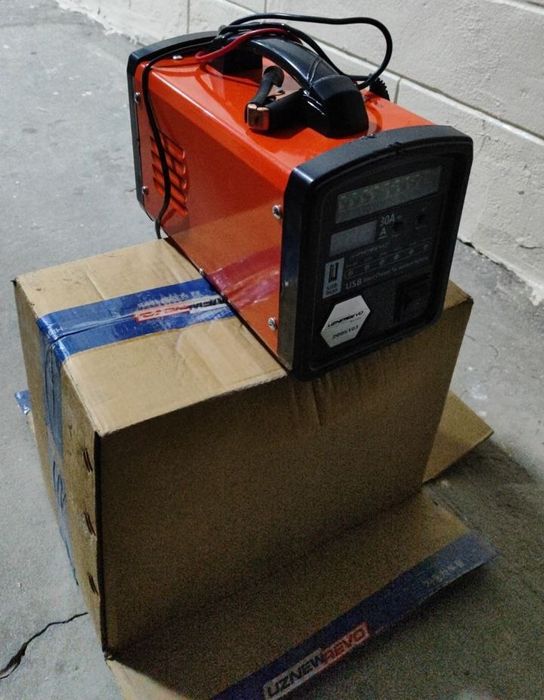 Akkumulyator zaryatchik