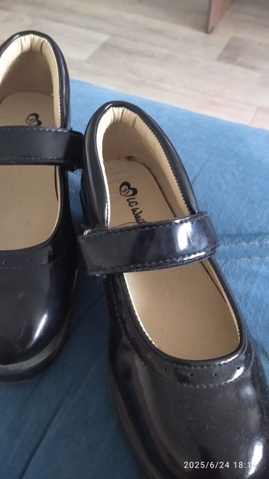 Продам туфельки  чёрные