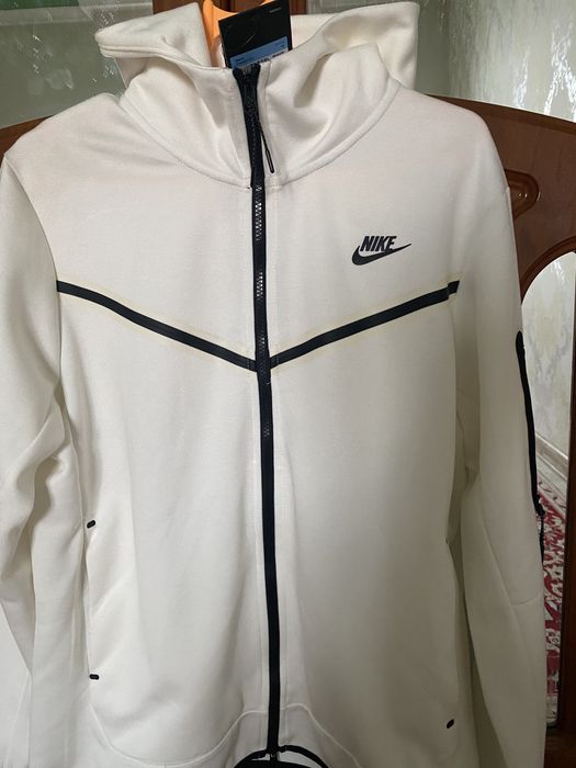 nike tech fleece white