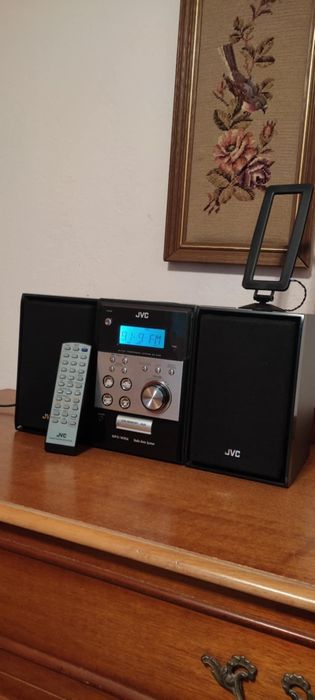 Ретро JVC музикална уредба*СD* MP3* Радио* Нова