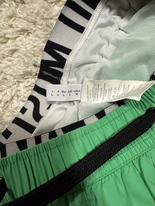 Short verde de baie Moschino