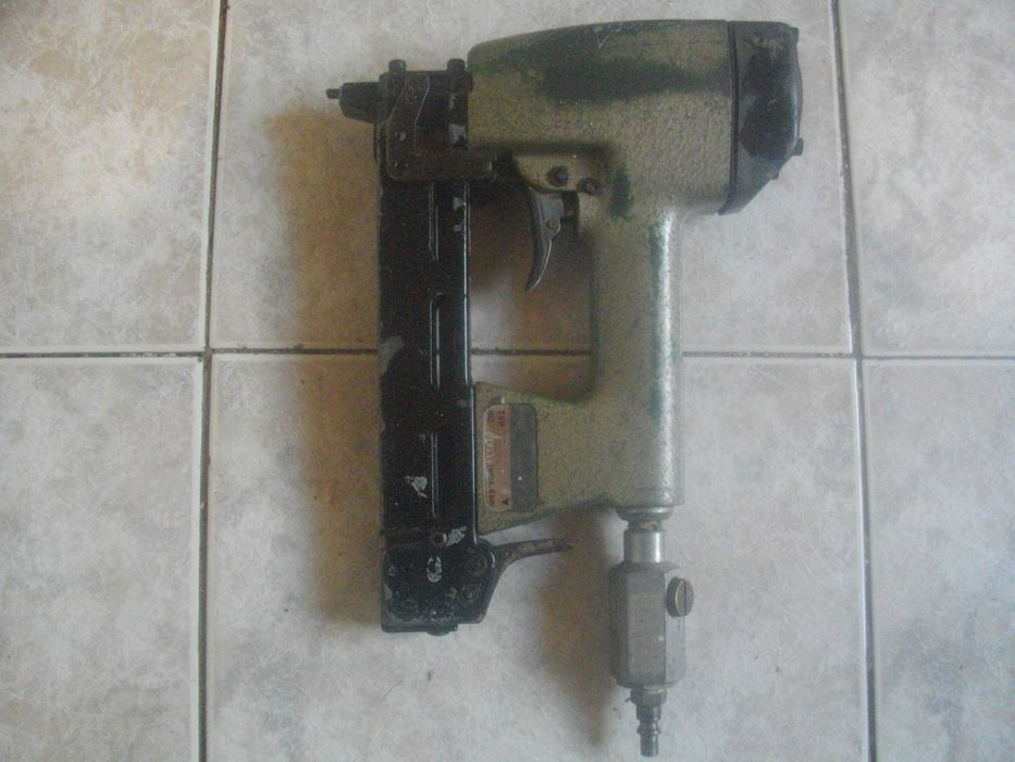 DUO-FAST Голям такер пневматичен индустриален промишлен за скоби 65мм