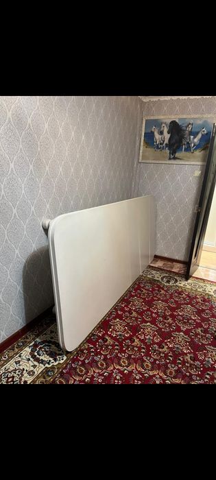 Продаю стол гостиний