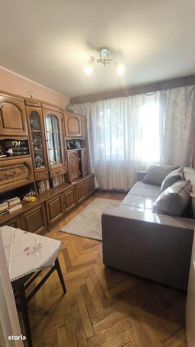 Apartament 3 camere de vânzare – Ultracentral Petroșani, Strada Horia