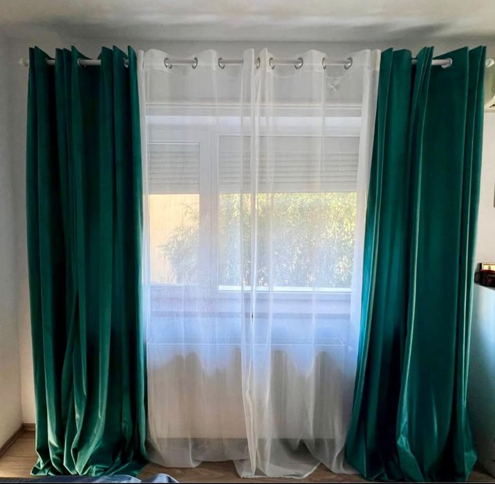Vand draperie din catifea accesorizata cu inele metalice