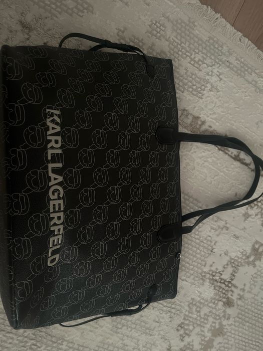 karl lagerfeld сумка удобная,есть пыльник