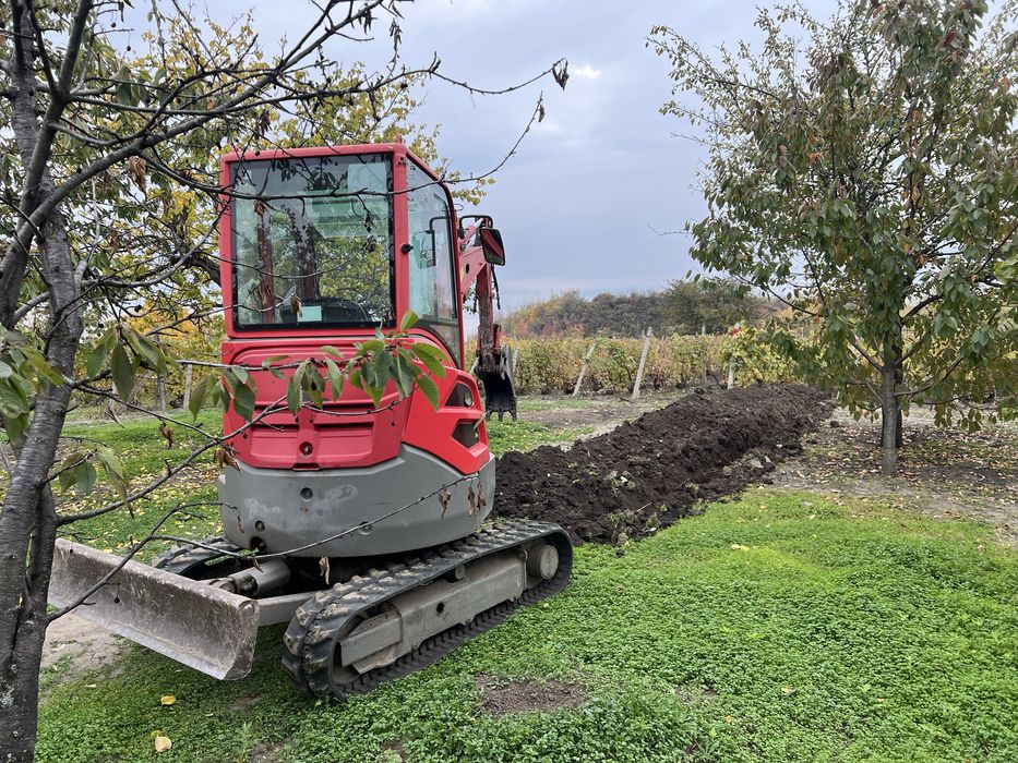 Inchiriez miniexcavator picon canalizari fose fundatii demolari
