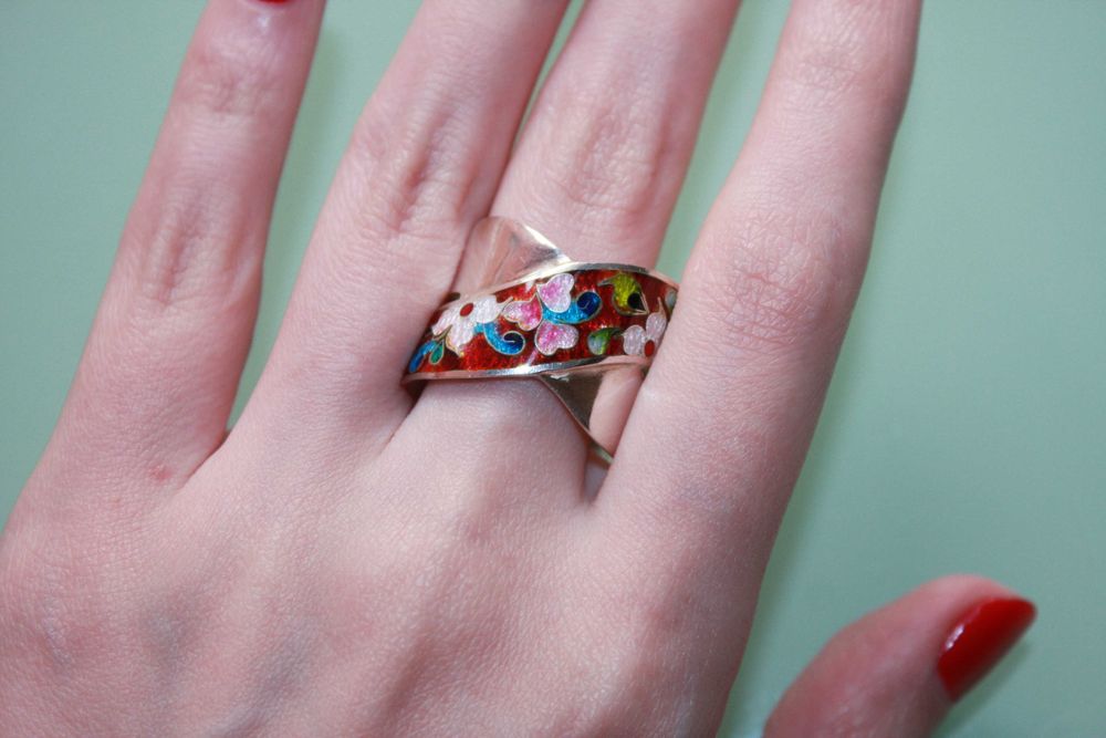 Серебряное кольцо с эмалью