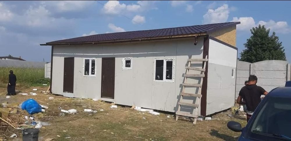 Vând case de locuințe de pe structură metalică