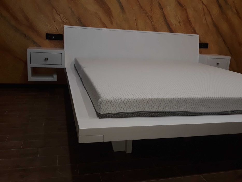 TRANSPORT GRATUIT.Pat matrimonial din lemn masiv cod 213