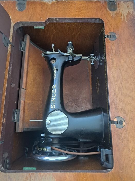 Vând mașină de cusut Singer