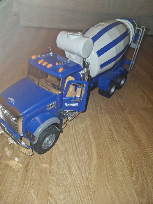 Betoniera (Jucarie) Mack Granite, Bruder 02814