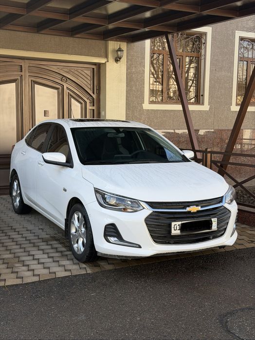 Onix Premier Avtomat 2023 yil Oq rang