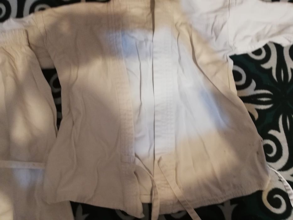 кимоно с белым поясом