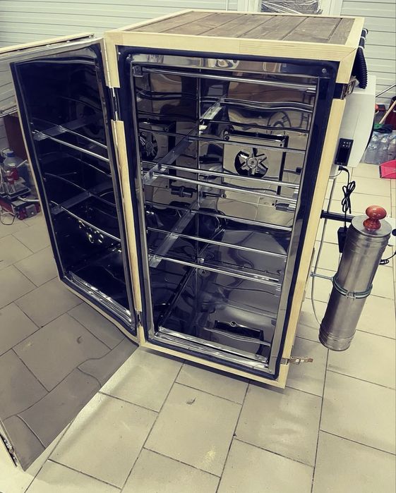 Коптильный шкаф для мяса, рыбы и колбас.