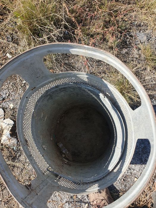 Мусорная корзина с ведром.