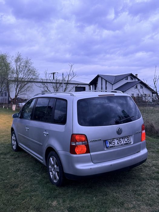 Vând Volkswagen Touran 2.0 TDI