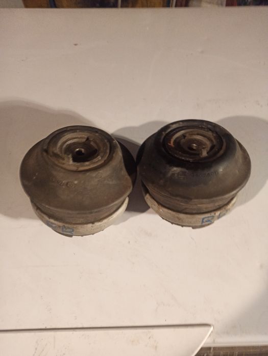 Подушки под двигатель на Мерседес 211