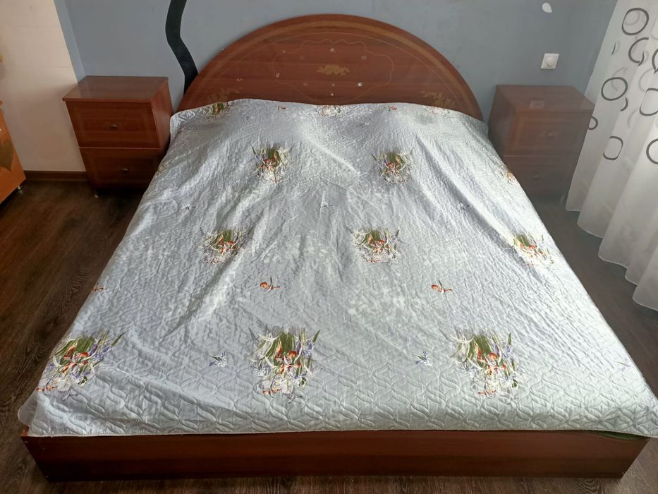 Продам спальный гарнитур