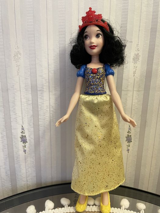 Barbie и Белоснежка Mattel.