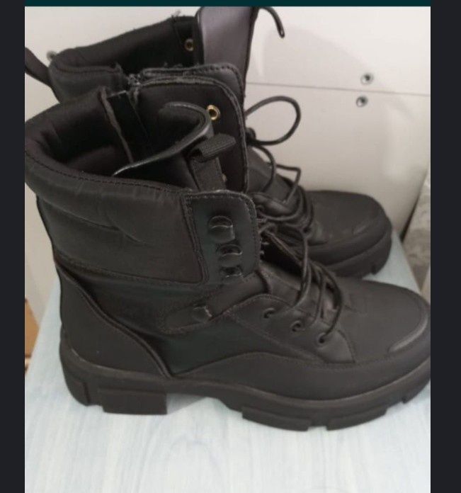 Ghete mărimea 39, marca C&A