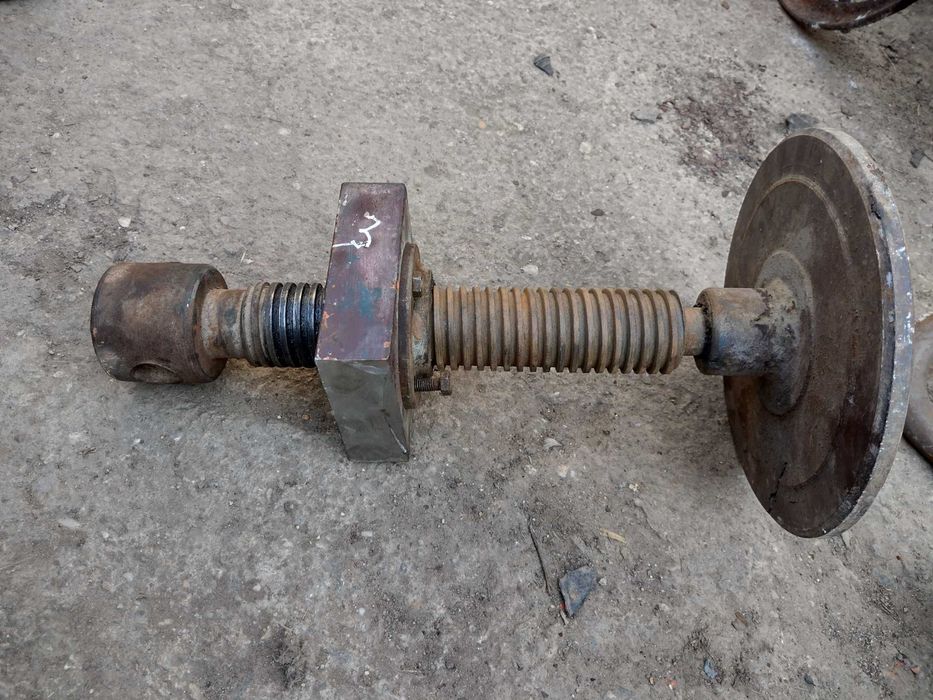 AX FILETAT , cu piulita ( filet patrat )