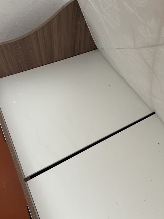 Срочно! Кровать 90×200 с матрасом.