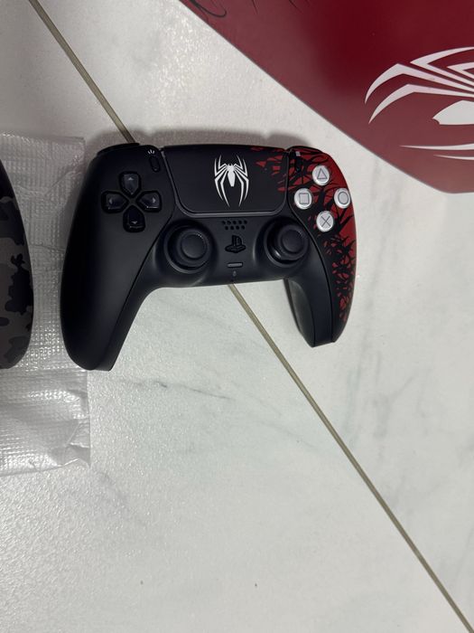 Обмен на Macbook PS5 Limited Edition с дисководом 2 геймпадами