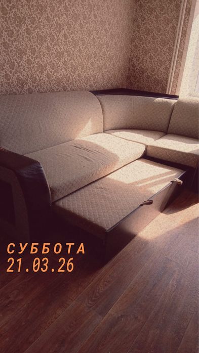 Диван с нижняя часть открывается