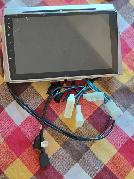 Навигация за тойота Корола версо