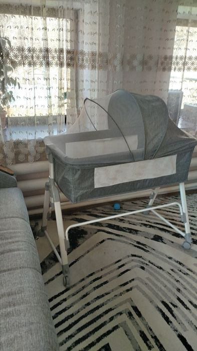 Продам манежку для новорожденных