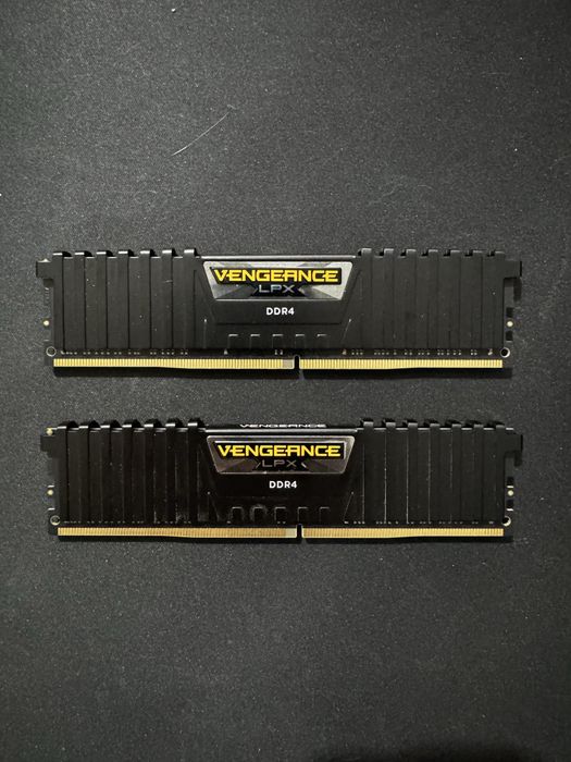 Оперативная память DDR4 Corsair Vengeance LPX 8+8 (16 GB) 3200 Mhz