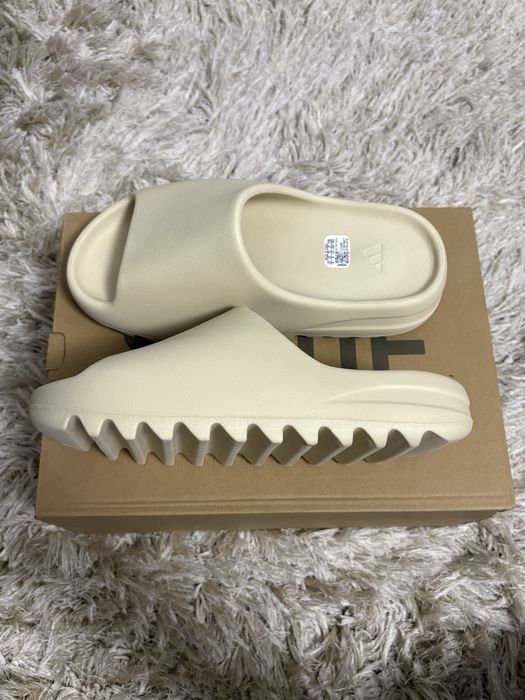 Yeezy Slides “Bone”